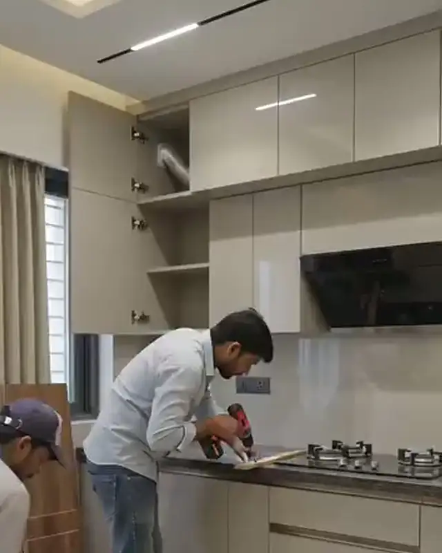 Fitting a kitchen countertop on site